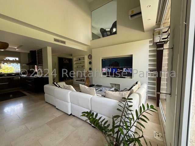 Modern and Spacious House in Panamá Pacífico